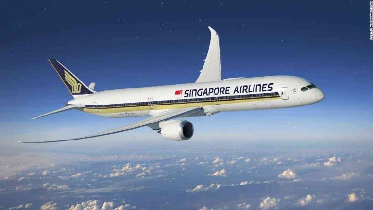 Singapore Airlines forces everyone on its flight crew to be fully vaccinated