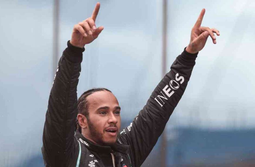 Lewis Hamilton is happy to stay at Mercedes